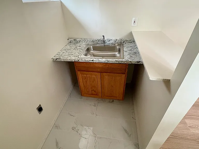 490 S 20th St — Photo 2