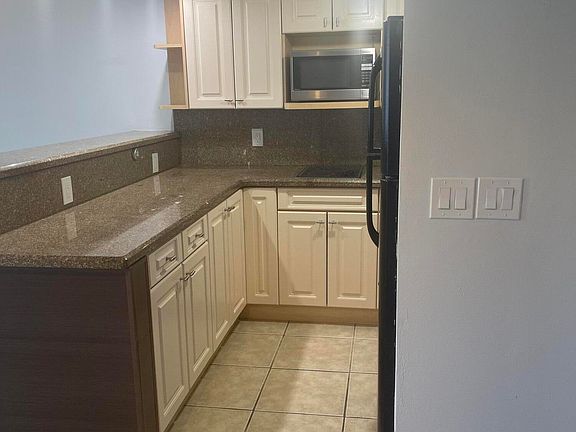 3rd image of 450 Layne Blvd APT 14