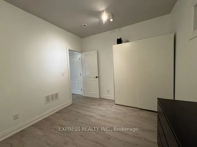 467 Keele St #MAIN — Photo 11