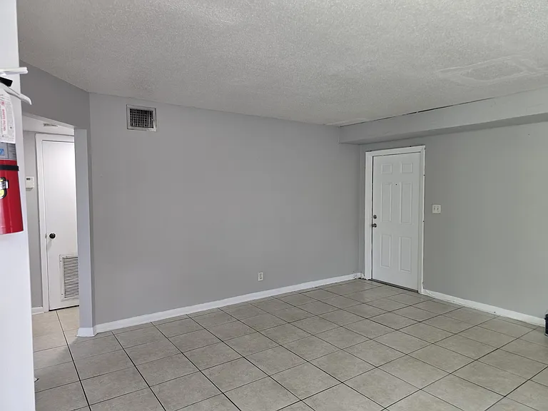 1518 W 20th St #1 — Photo 5