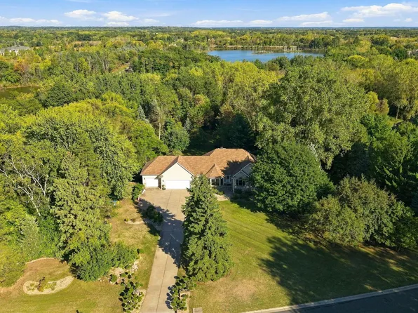 975 Jewel Ave N, Lake Elmo, MN 55042