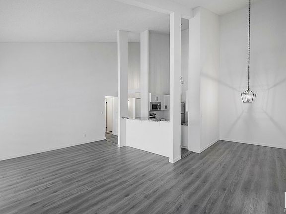 3rd image of 4404 122nd St NW #434