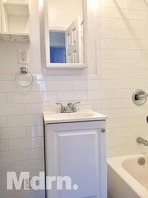 Rented by Mdrn Residential | media 22