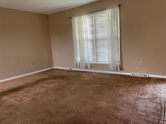 4th image of 2200 Irish Cir