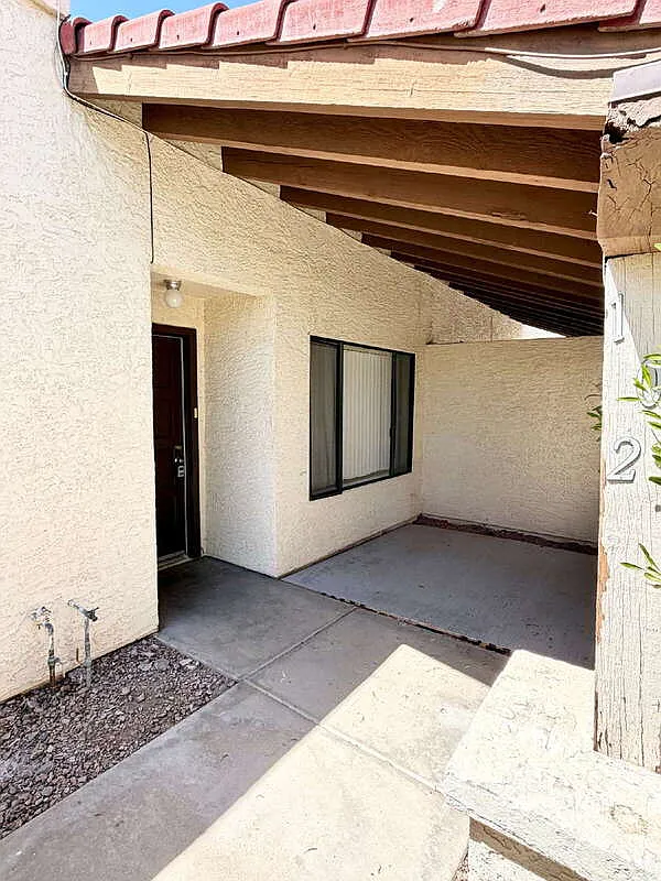 2 bed, 2.0 bath, 950 sqft, $1,375 — Photo 2
