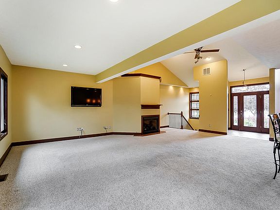 5th image of 548 Burnside Dr