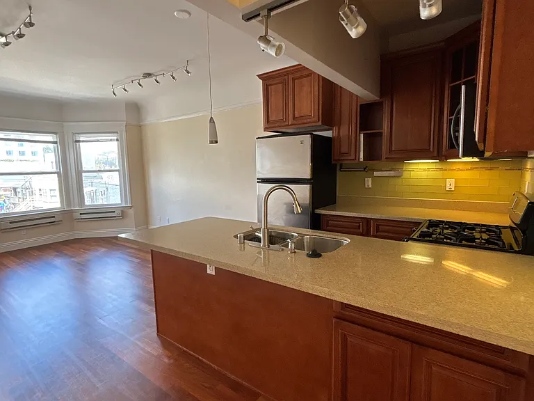 624 Shrader St #8 — Photo 3