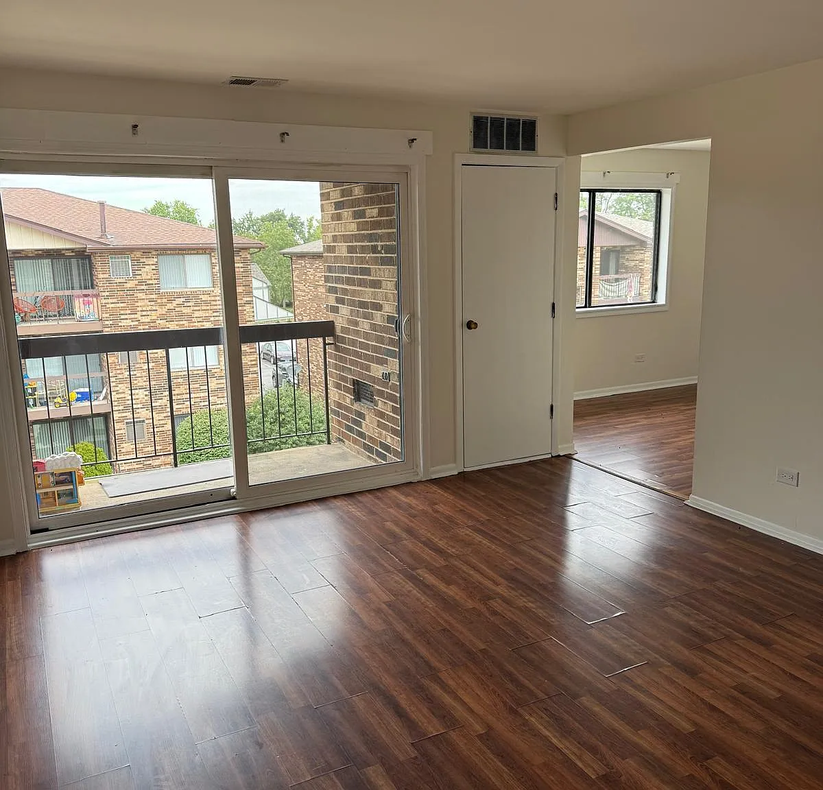 2 bed, 950 sqft, $1,900 — Photo 2