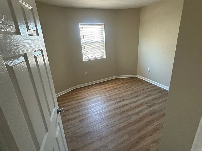 2912 E Linwood Blvd #3E — Photo 5