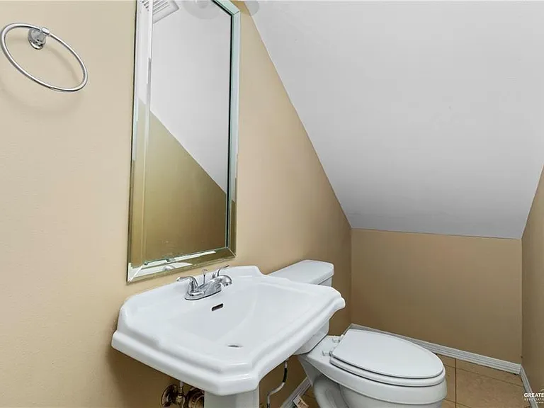 3005 S L St #2 — Photo 8