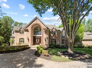 14 Stewart Ct, Old Tappan, NJ 07675