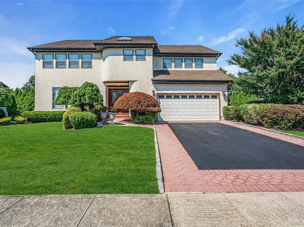 31 Daffodil Drive, Farmingdale, NY 11735