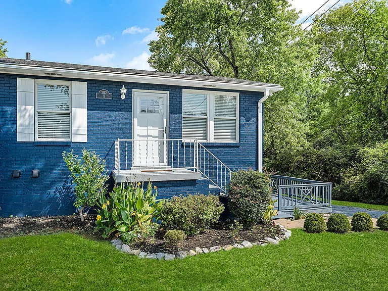 2112B Sanborn Dr — Photo 4