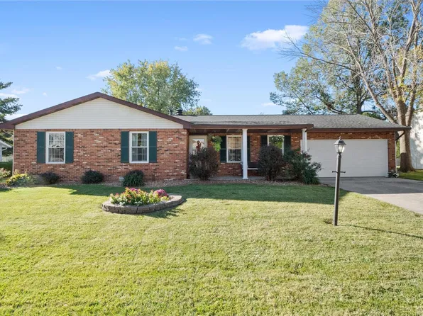 308 Fieldcrest Dr, Swansea, IL 62226