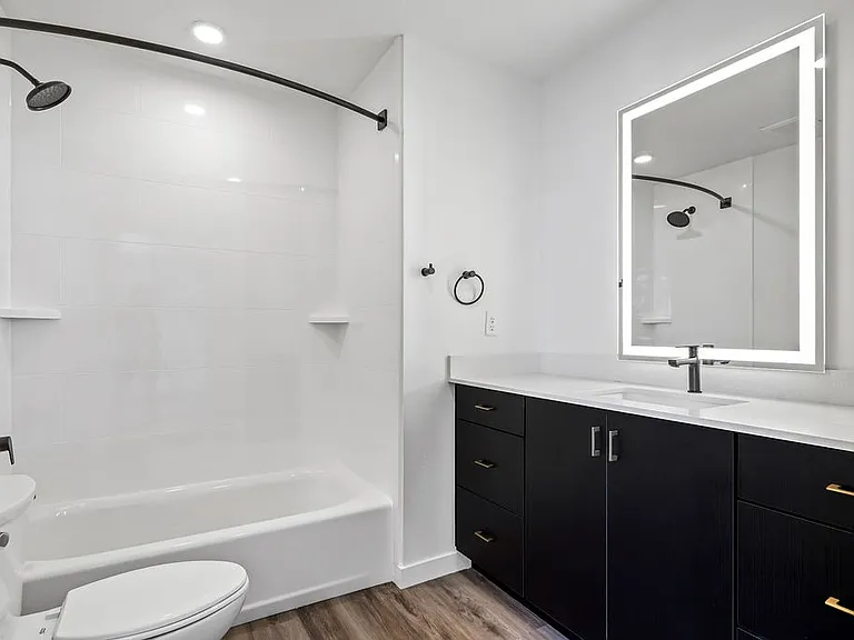 B Bathroom B Bathroom