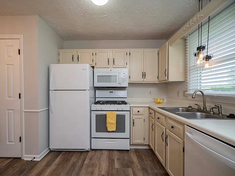 2594 Exeter Dr — Photo 14