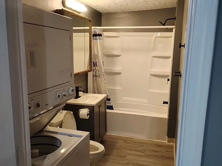609 E Mulberry St — Photo 1