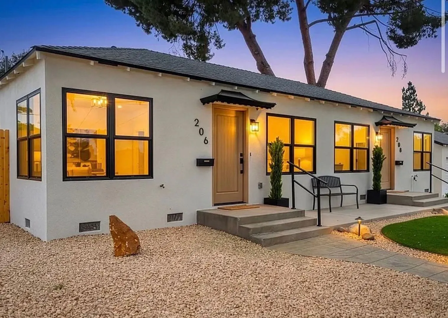 1 Bedroom Claremont — Photo 1