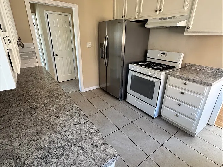 1046 S Citrus Ave — Photo 60