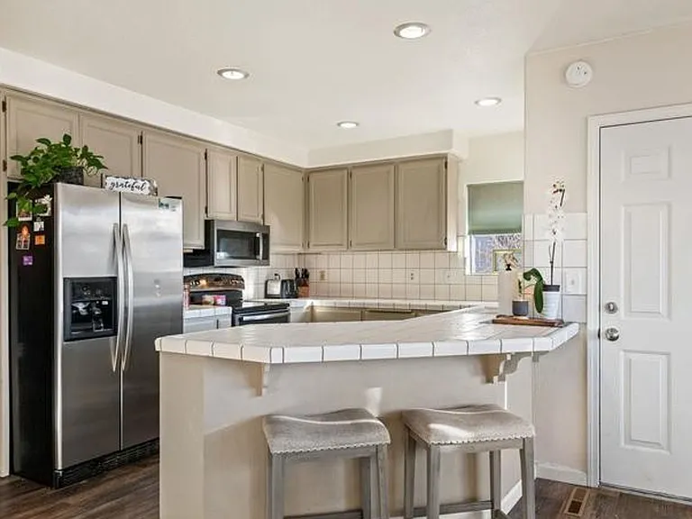 102 Augusta Ct — Photo 4