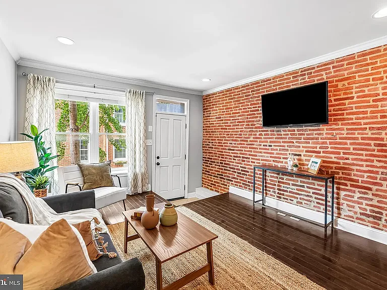 1011 Patapsco St — Photo 4