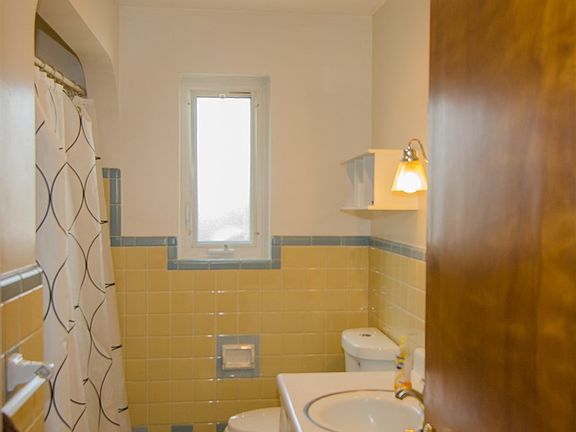 5th image of 411 James Ave