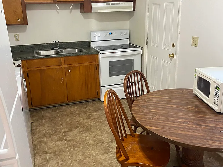 820 College Ave #10 — Photo 6