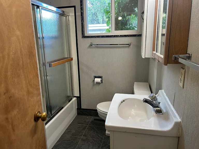 819 E Hills Rd — Photo 10
