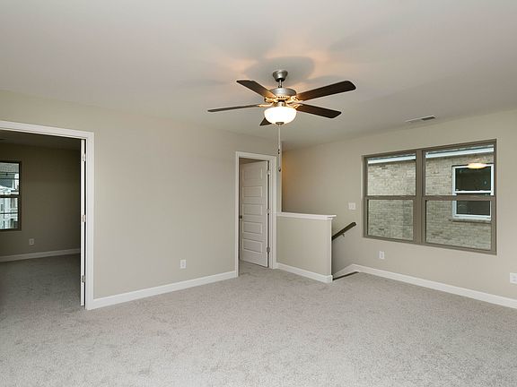 3rd image of 2601 Banbury Dr