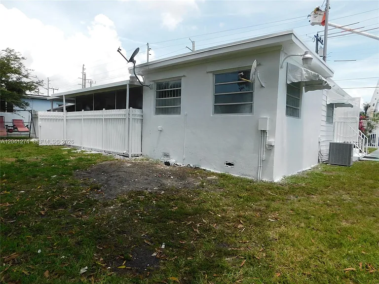 2230 NW 58th St #B — Photo 3