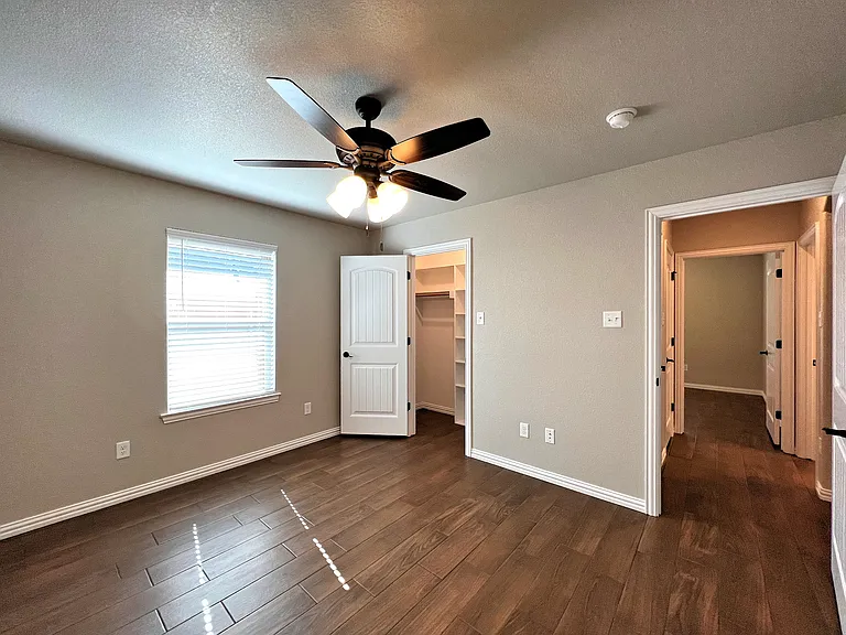 219 Clover Cir — Photo 16