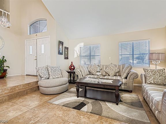 4th image of 405 Donner Pass Dr