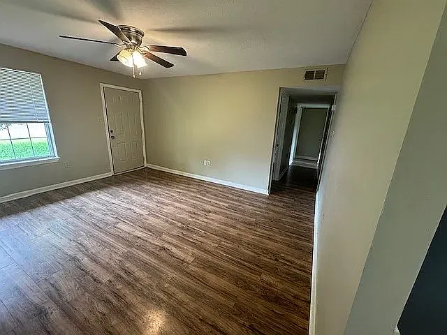 3 bed, 1008 sqft, $1,400 — Photo 3