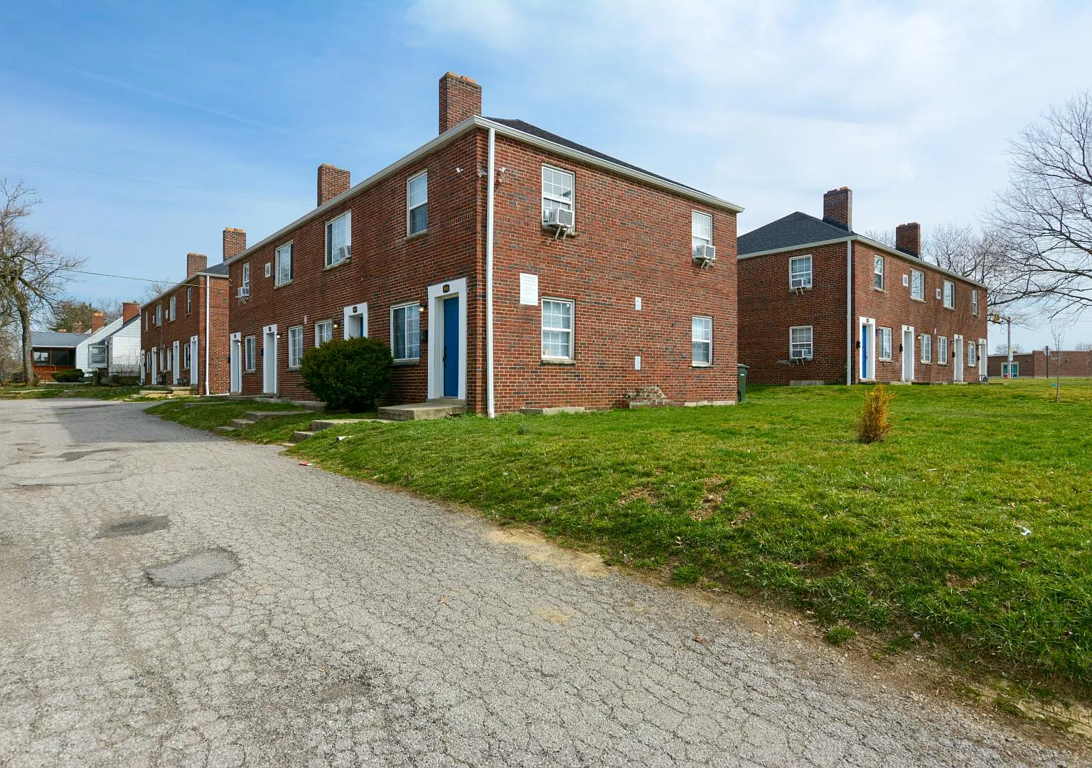 494 S James Rd — Photo 3