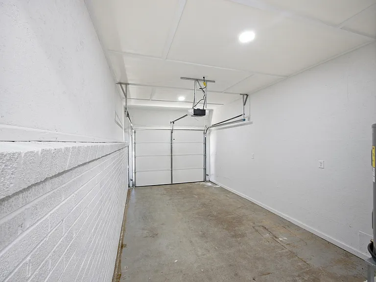 7713 Canyon Dr — Photo 24