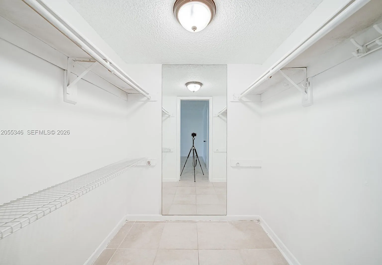 2 bed, 965 sqft, $2,400 — Photo 1