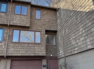 113 Towne House Rd UNIT 113, Hamden, CT 06514