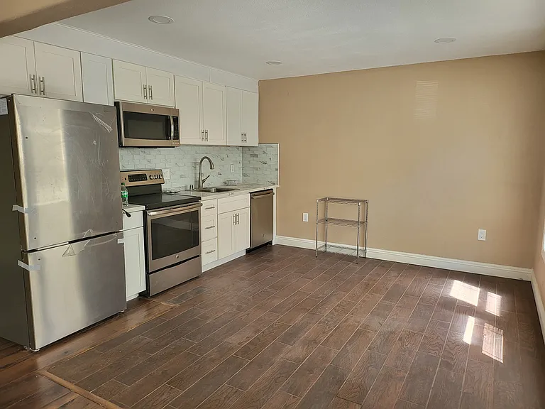 218 Spring St #1 — Photo 1