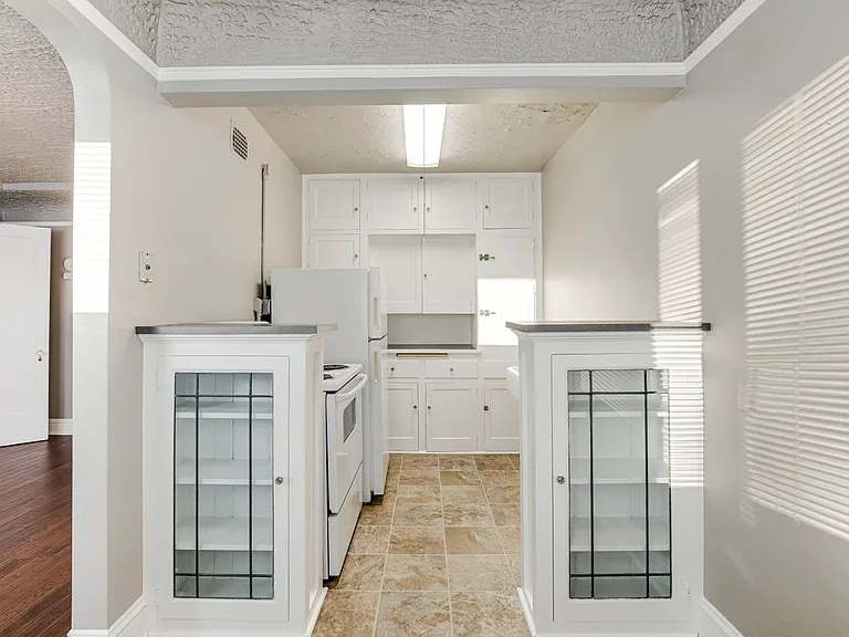 Frances Apts — Photo 41