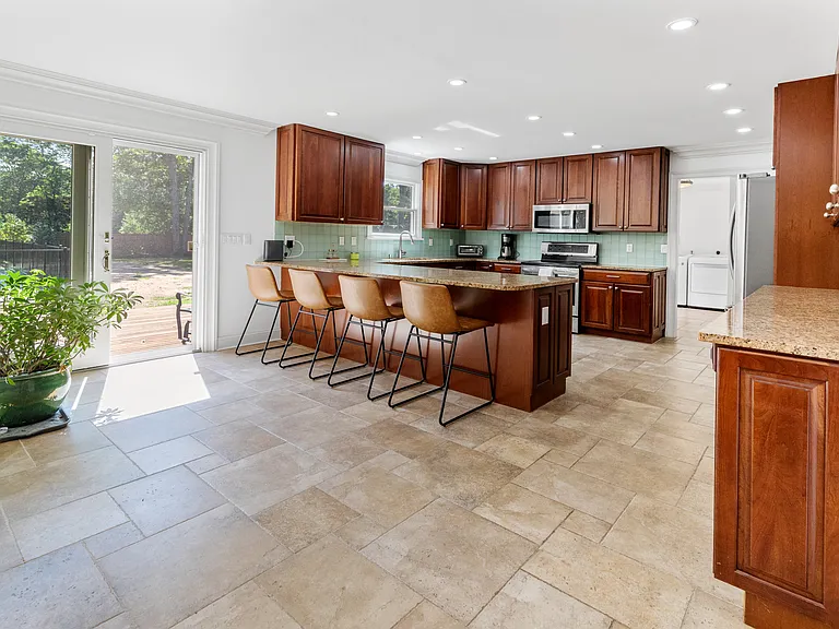 9 Eisenhower Dr — Photo 8