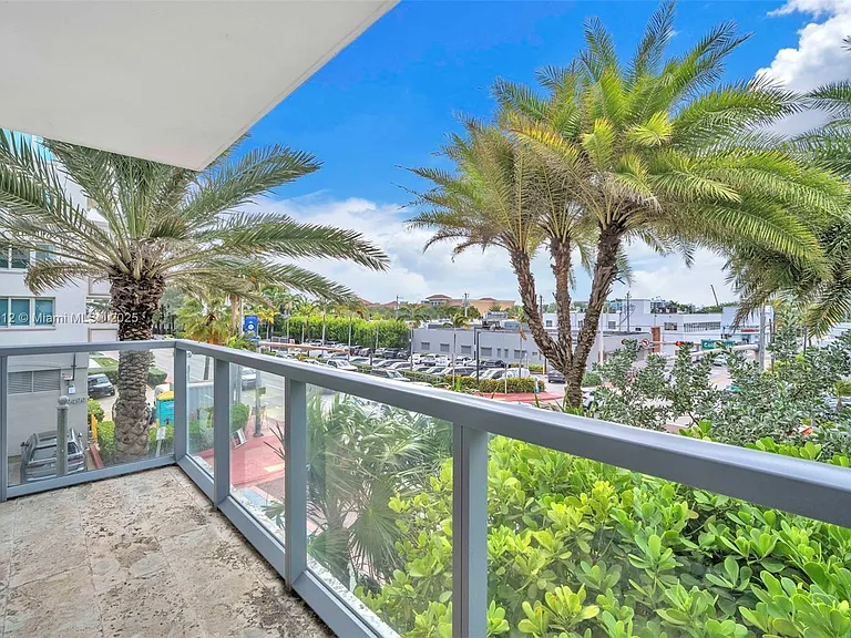 9501 Collins Ave #1 — Photo 28
