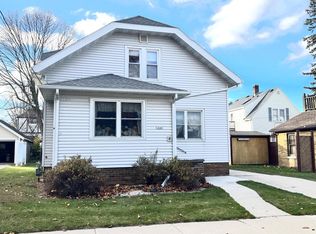 1040 N 13th St, Manitowoc, WI 54220