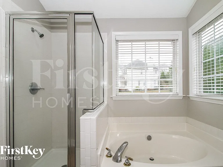 5910 Habersham Dr — Photo 11