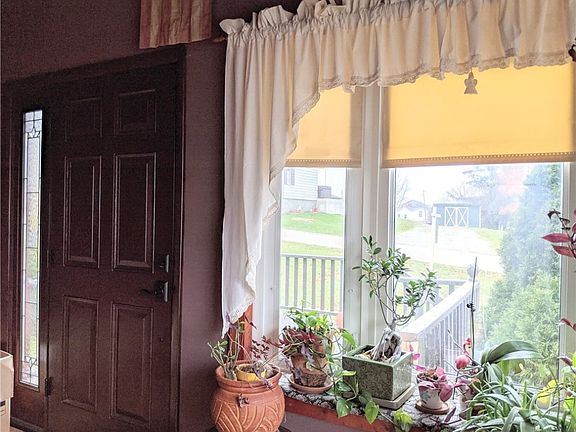 4th image of 103 Johntown St