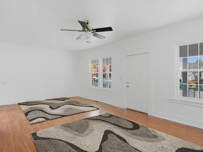 231 N Kalmia Ave — Photo 4