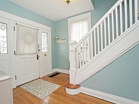 2nd image of 3832 Burwood Ave