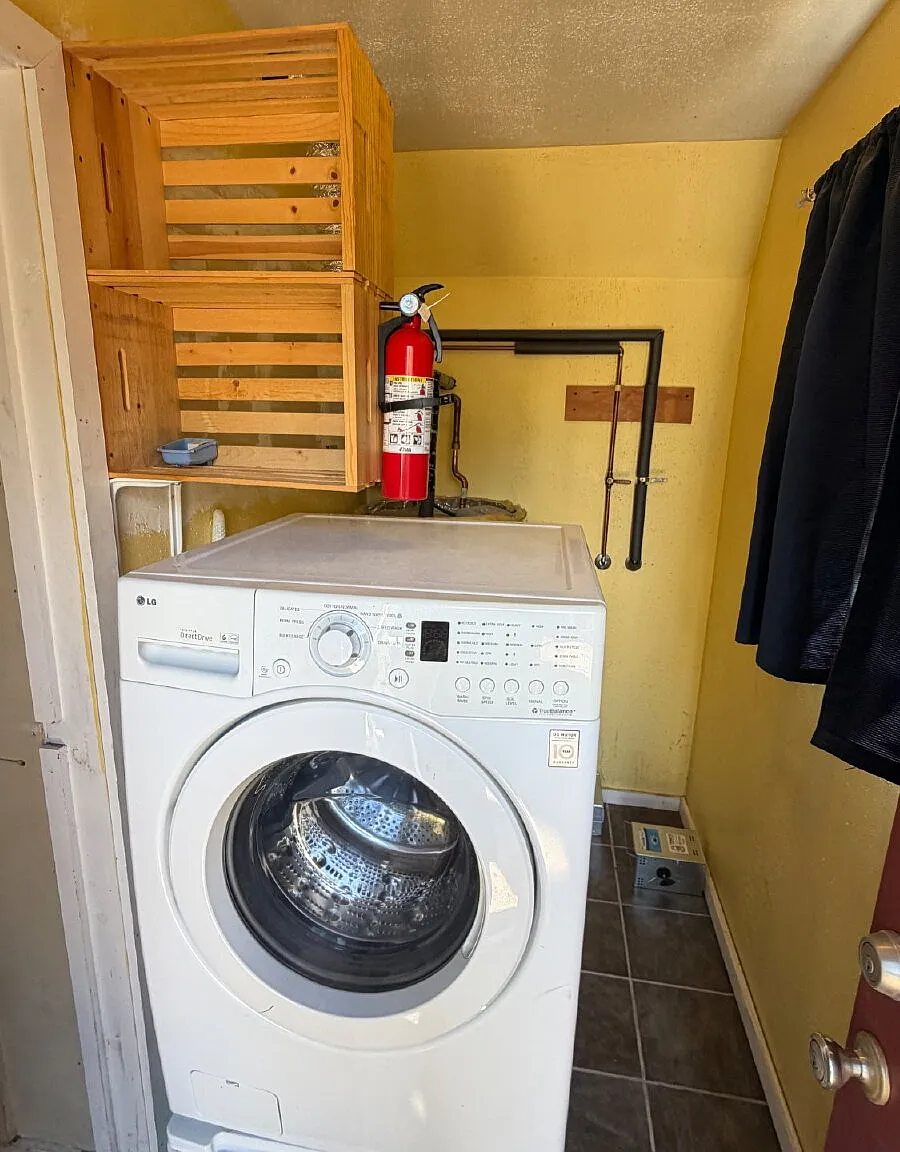 2 bed, 1.0 bath, 1084 sqft, $2,400 — Photo 3