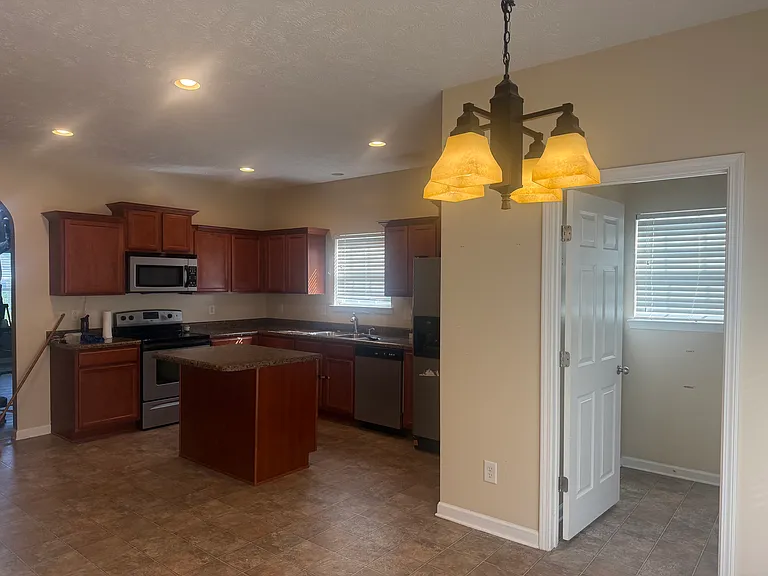 1113 Shire Dr — Photo 3