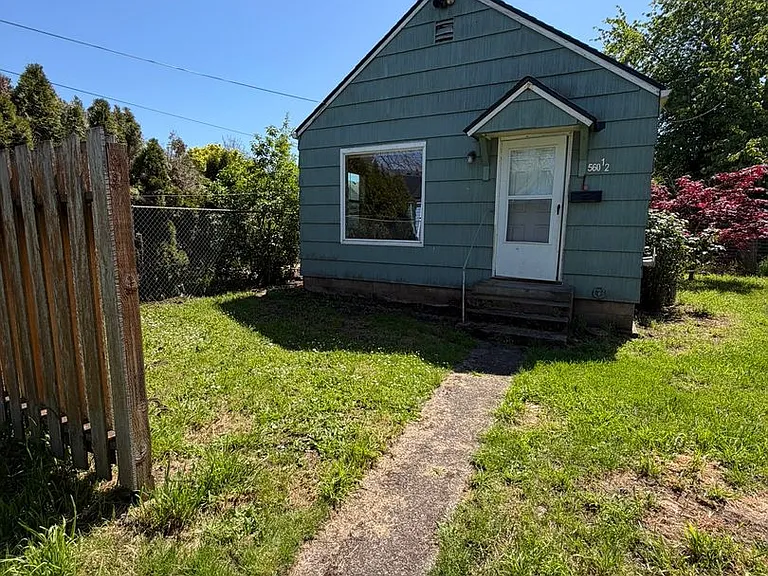 560 1/2 W Ash St — Photo 3