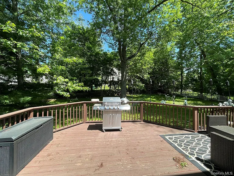 38 Gedney Park Dr — Photo 25